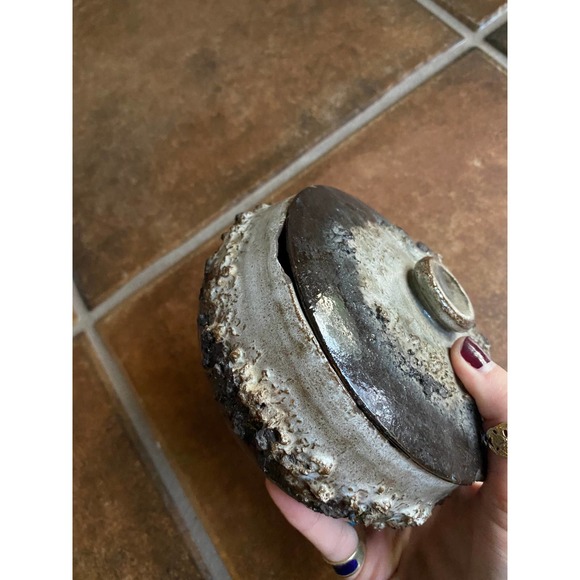 Vintage Volcanic Jewelry Box purchased in Hawaii - Picture 4 of 7